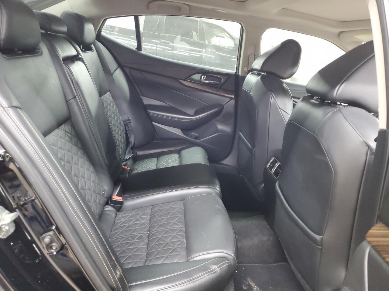 2017 NISSAN Maxima