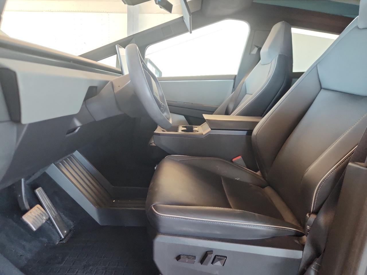2024 TESLA Cybertruck