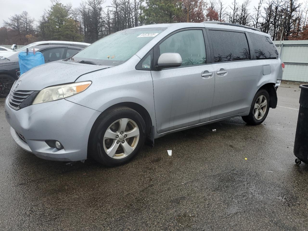 2012 TOYOTA SIENNA