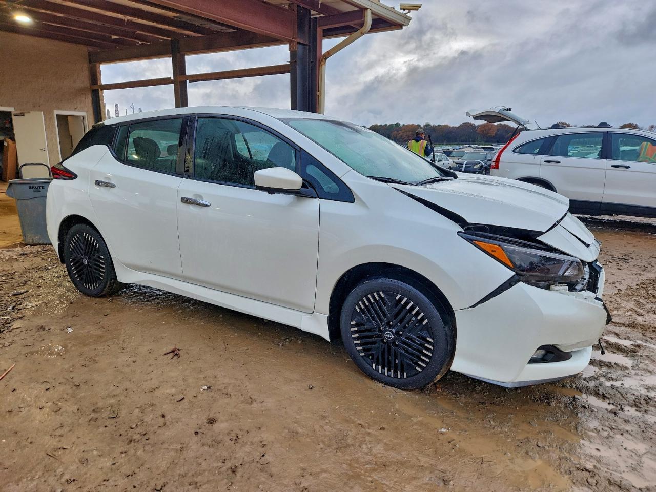 2023 NISSAN LEAF