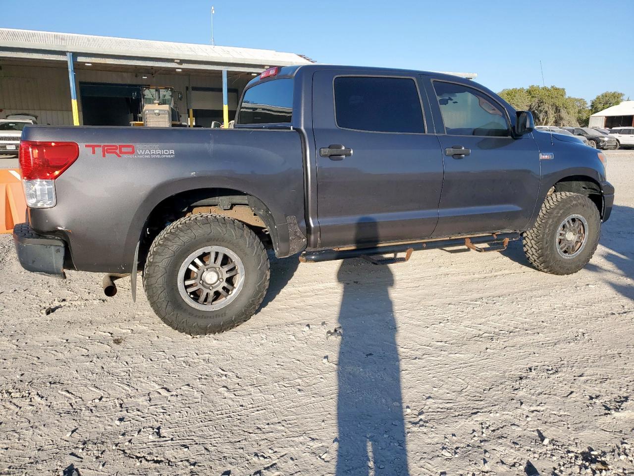 2011 TOYOTA TUNDRA