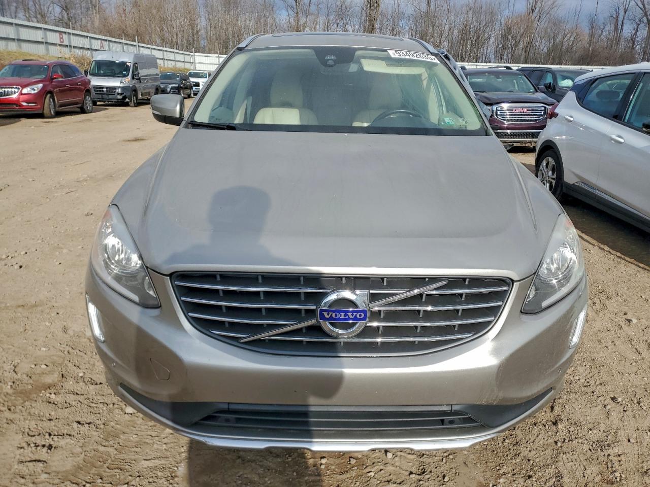 2015 VOLVO XC60