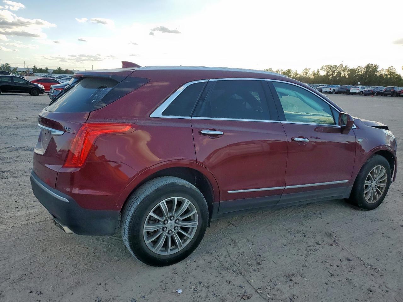 2017 CADILLAC XT5