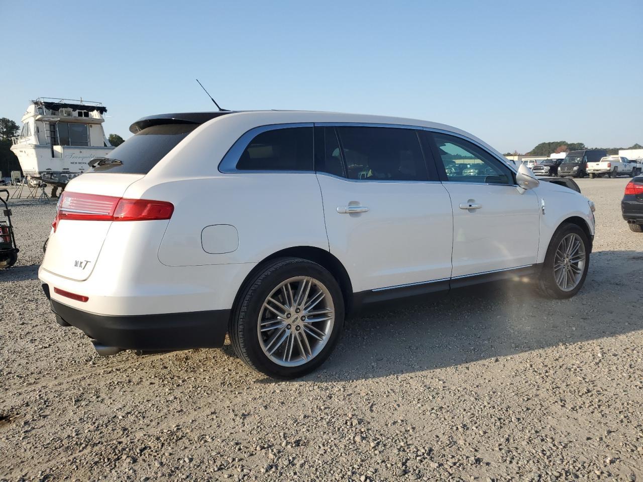 2018 LINCOLN MKT