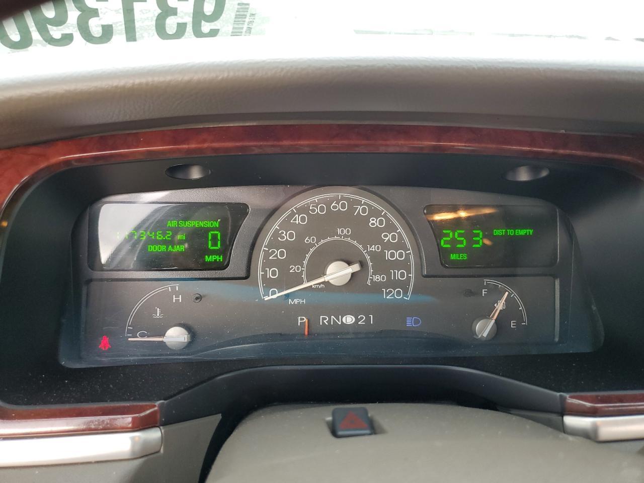 2005 LINCOLN Town Car