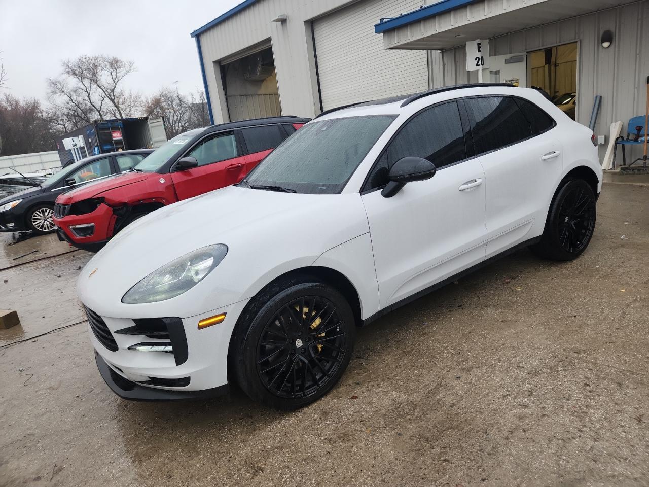 2020 PORSCHE Macan