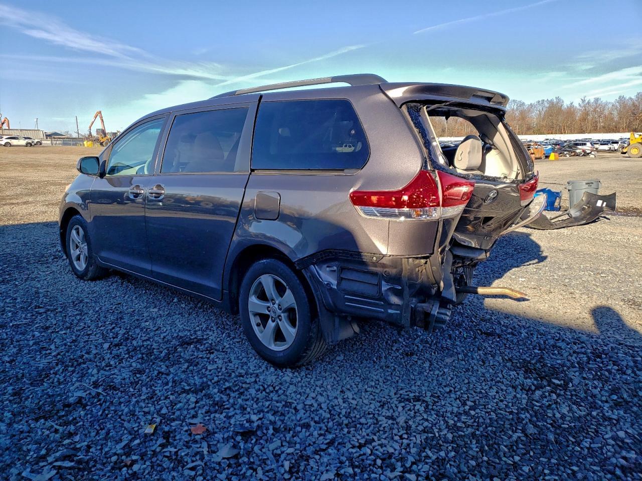 2011 TOYOTA SIENNA