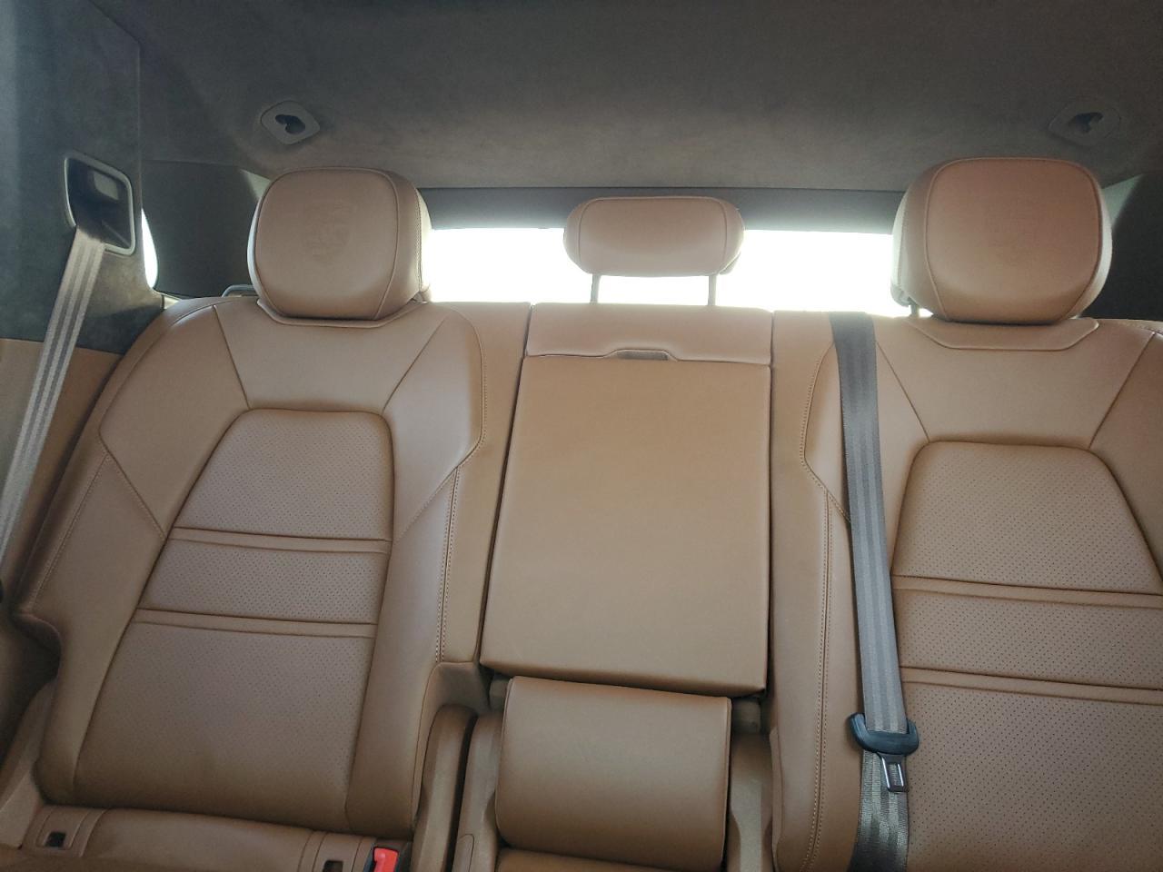 2020 PORSCHE CAYENNE