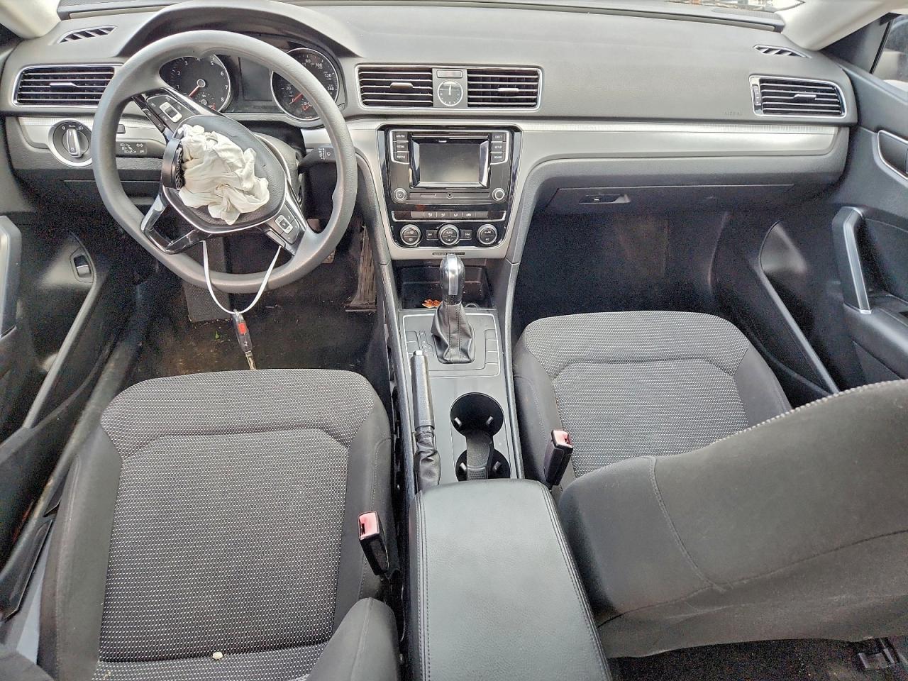 2016 VOLKSWAGEN Passat
