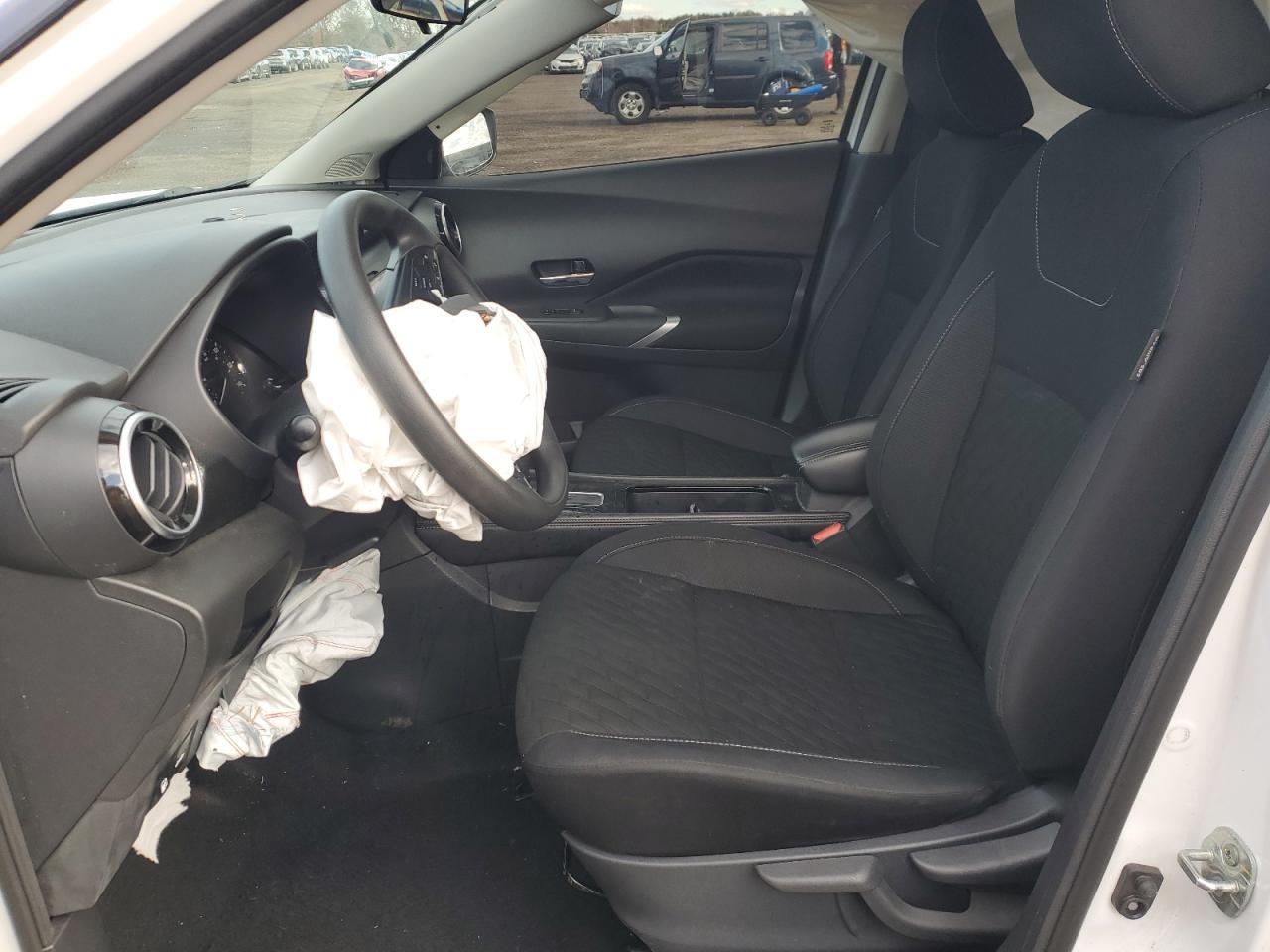 2021 NISSAN KICKS