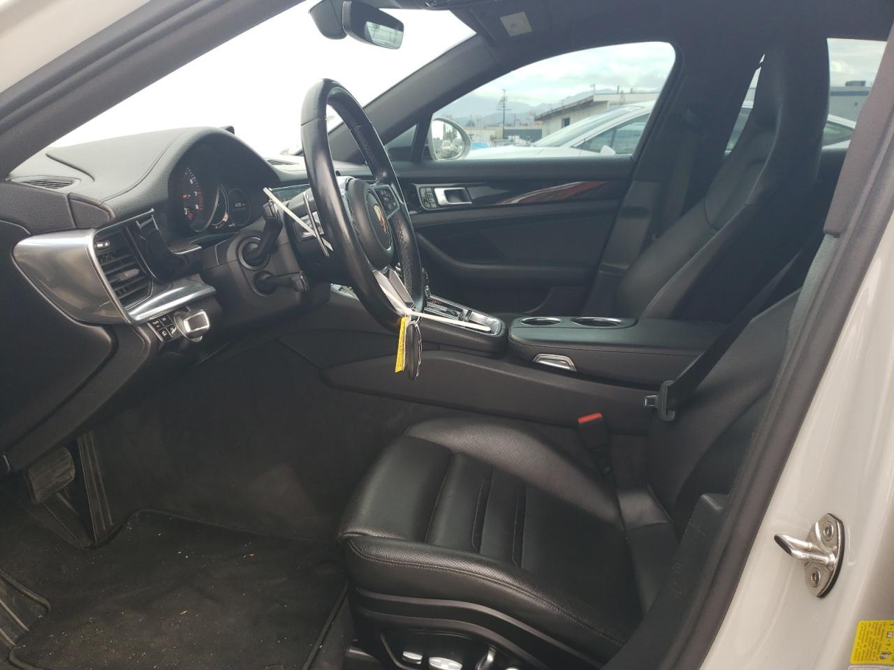2018 PORSCHE Panamera