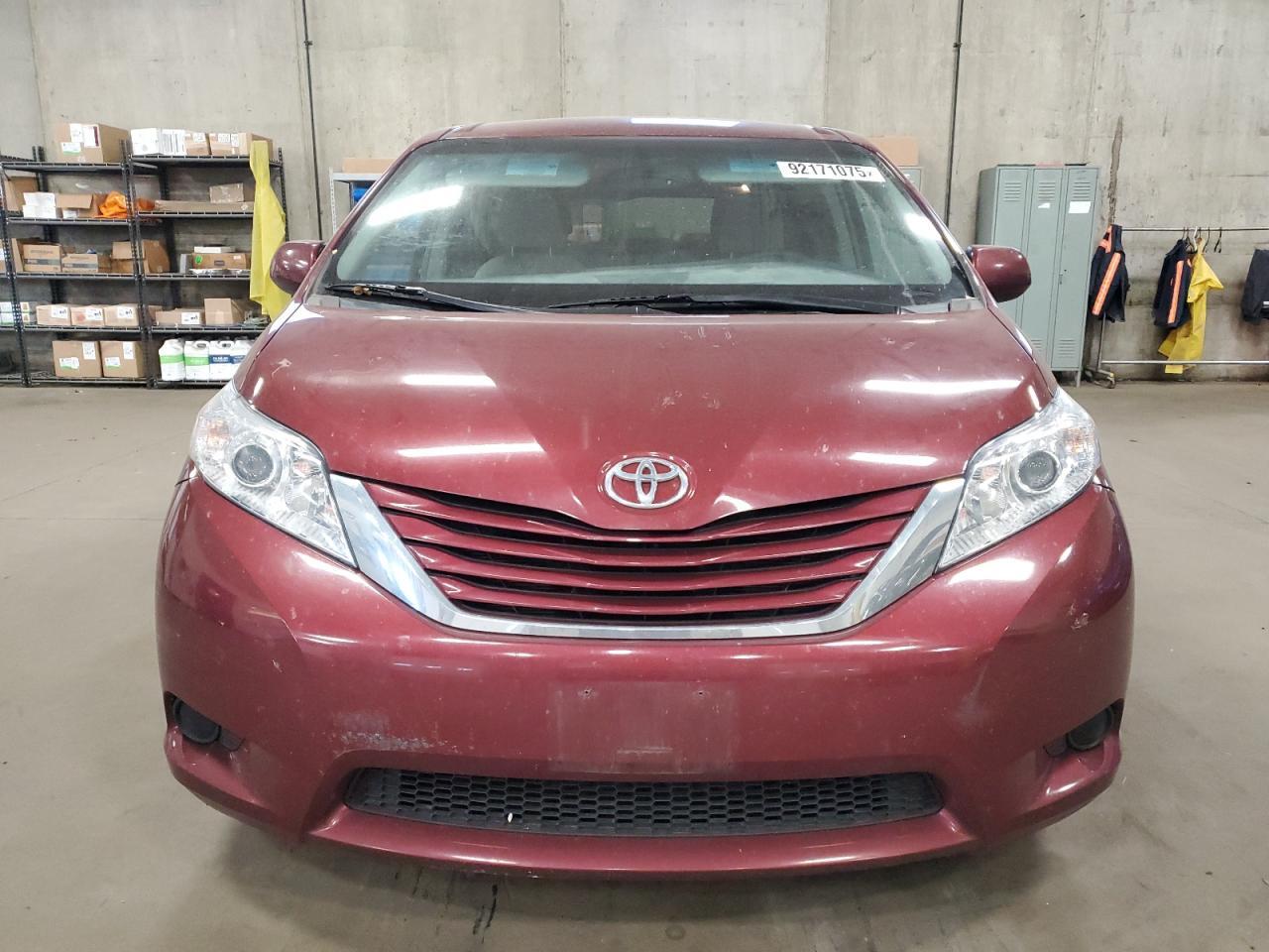 2015 TOYOTA SIENNA