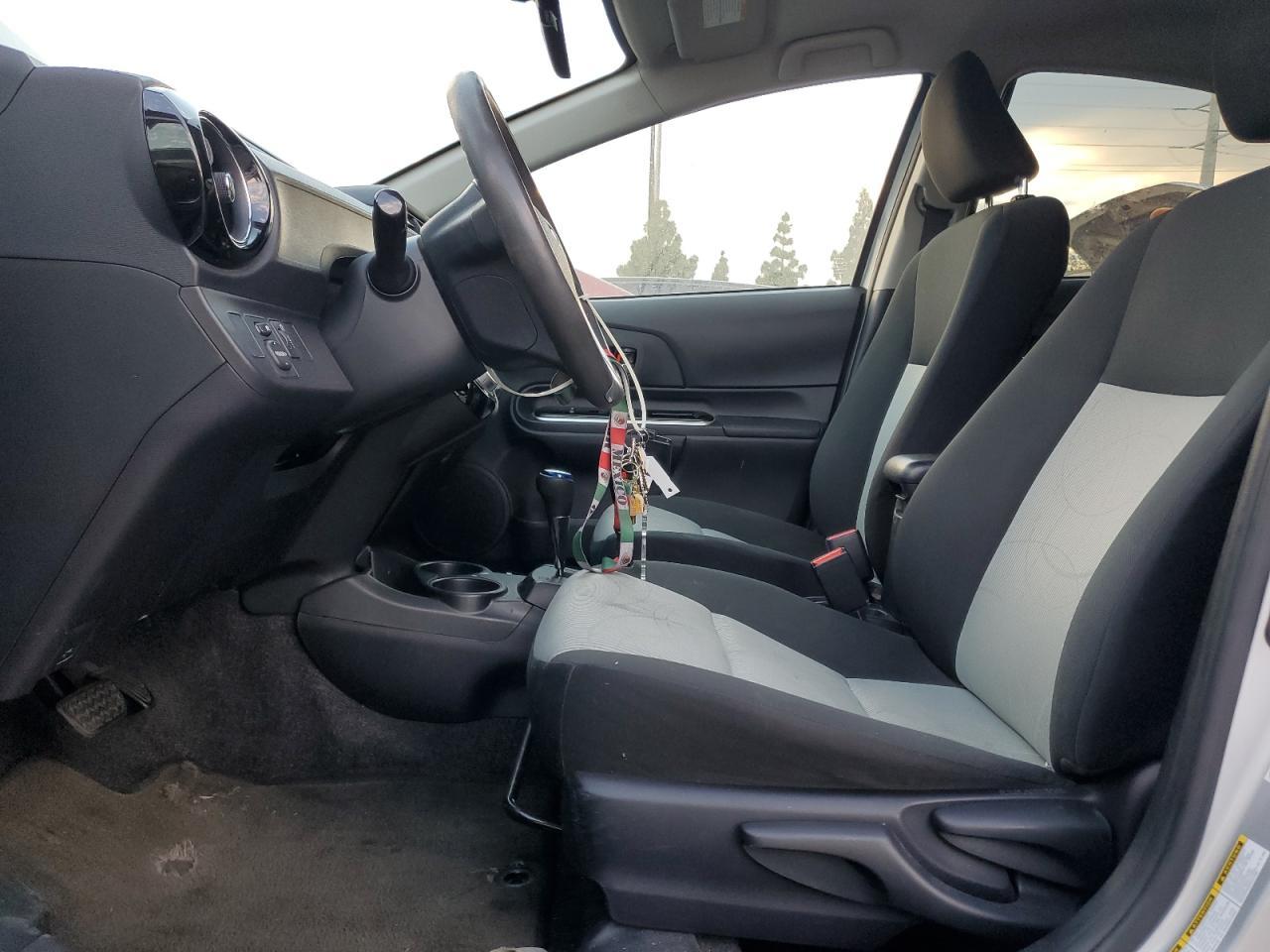 2016 TOYOTA Prius c