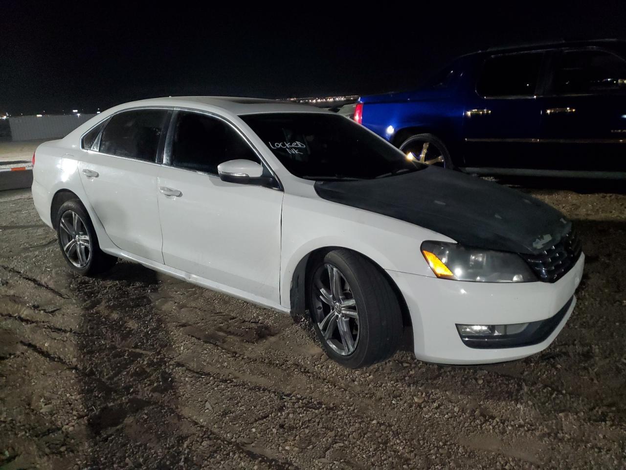 2012 VOLKSWAGEN Passat