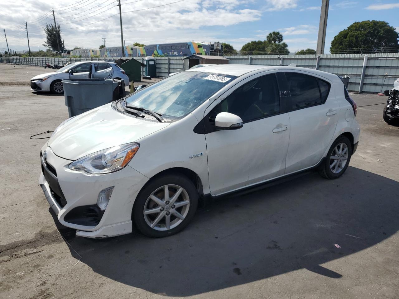 2017 TOYOTA Prius c