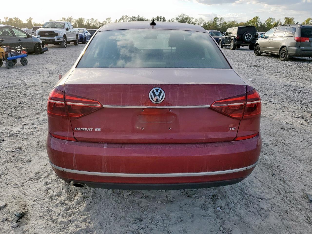 2017 VOLKSWAGEN Passat