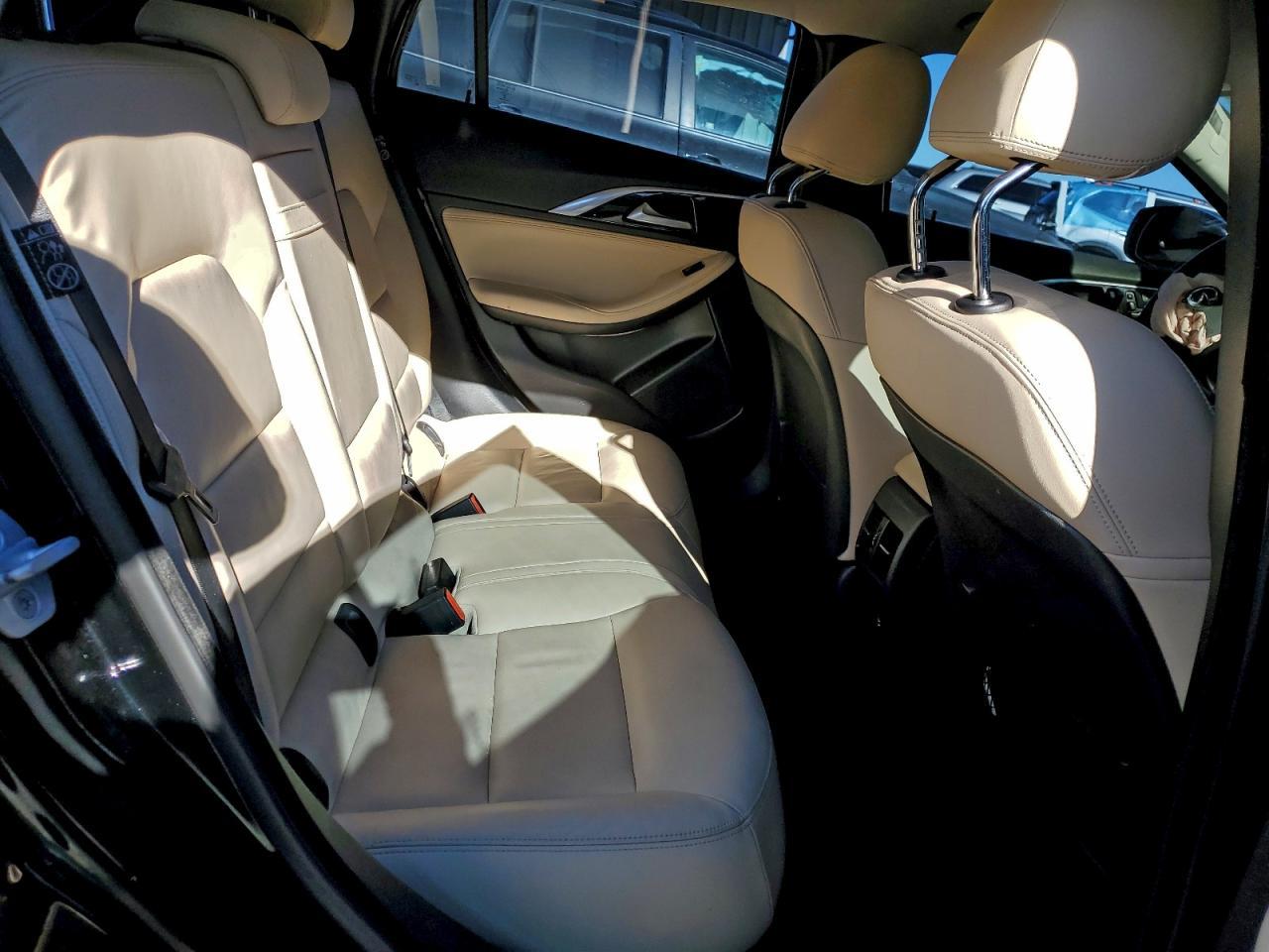 2017 INFINITI QX30