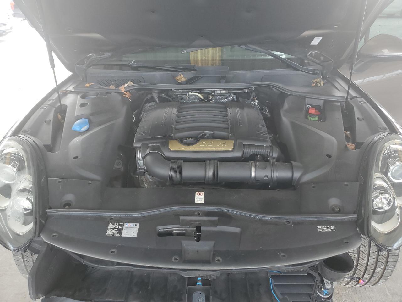 2016 PORSCHE CAYENNE