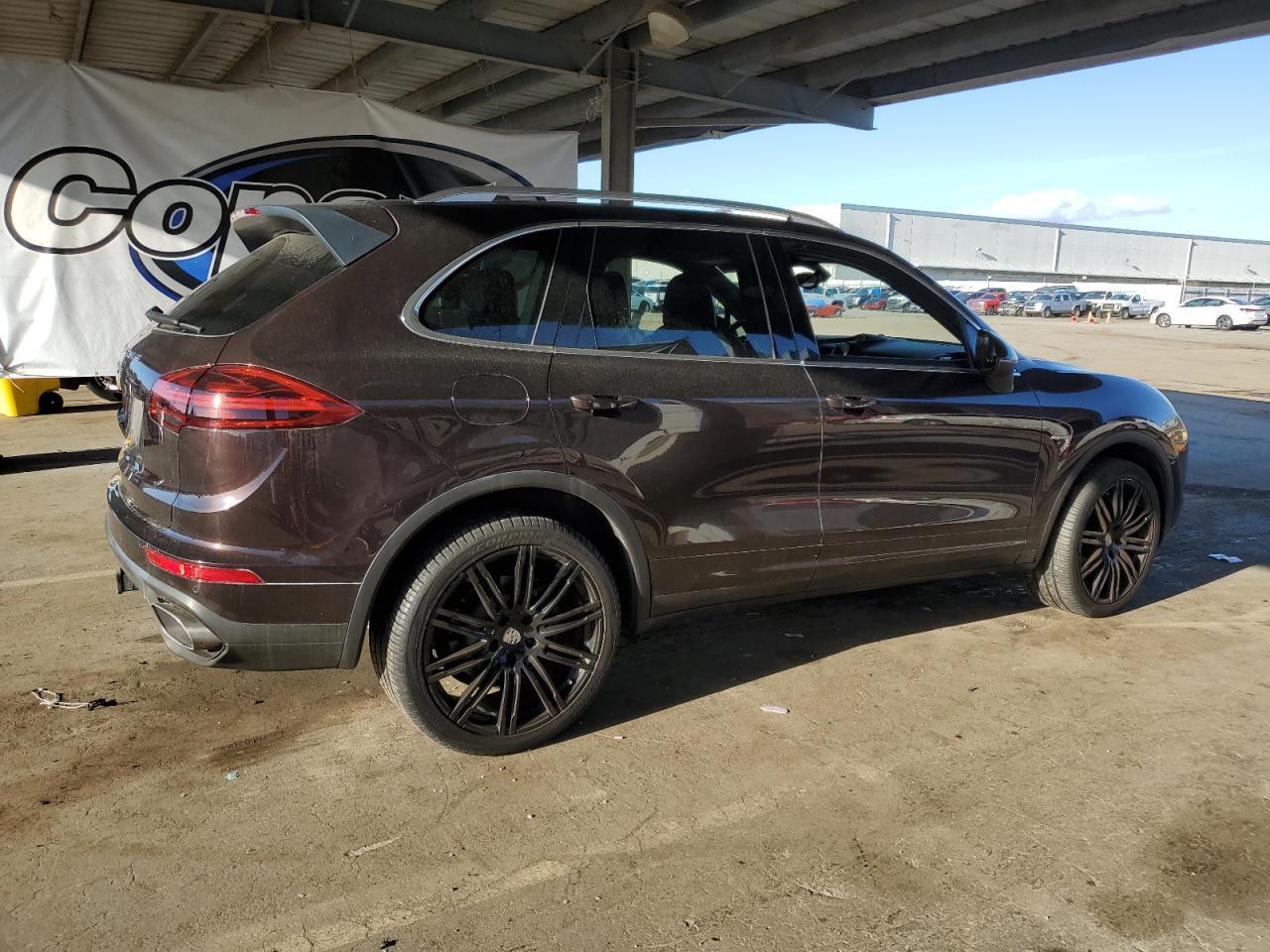 2015 PORSCHE CAYENNE