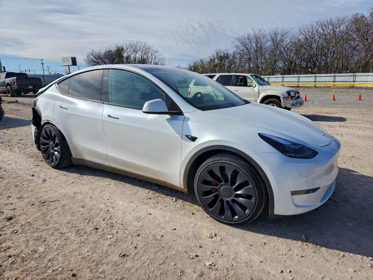 2024 TESLA MODEL Y