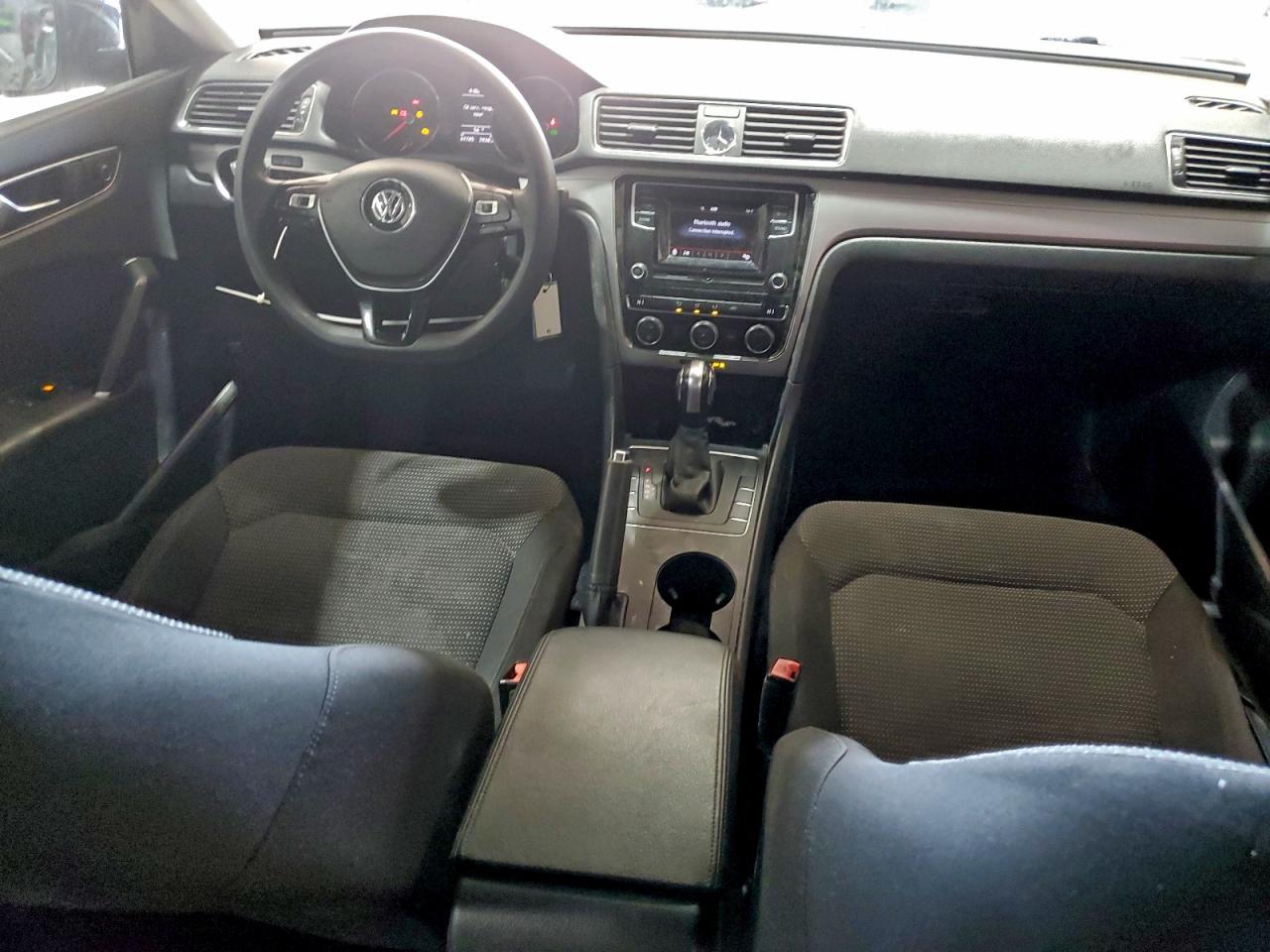 2017 VOLKSWAGEN Passat
