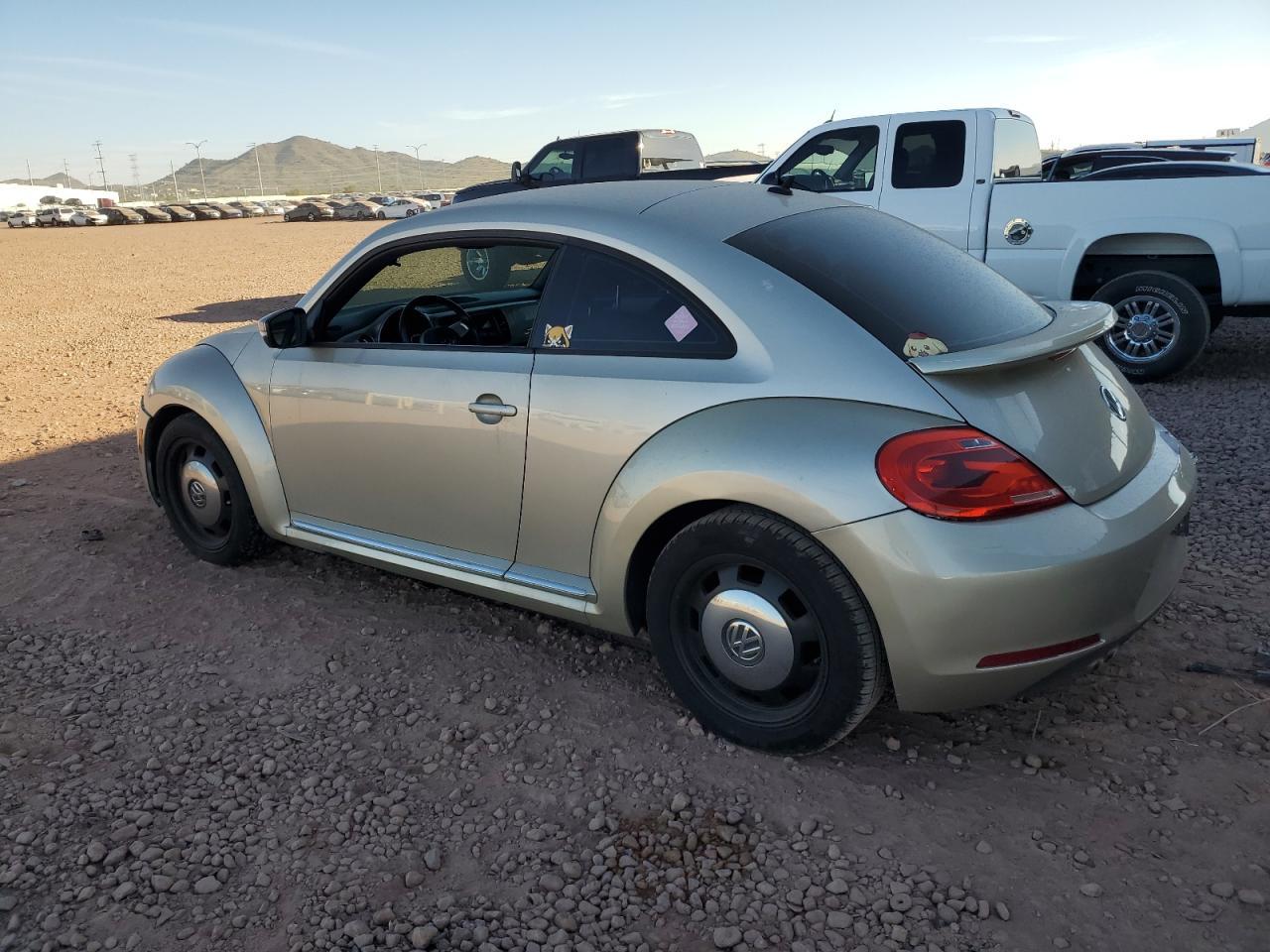 2012 VOLKSWAGEN Beetle