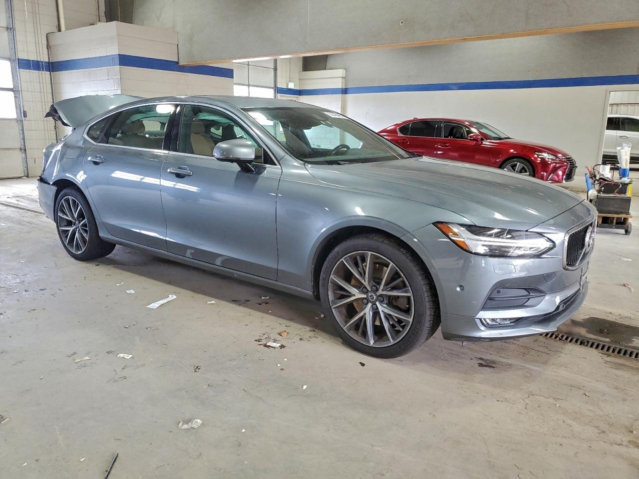 2018 VOLVO S90