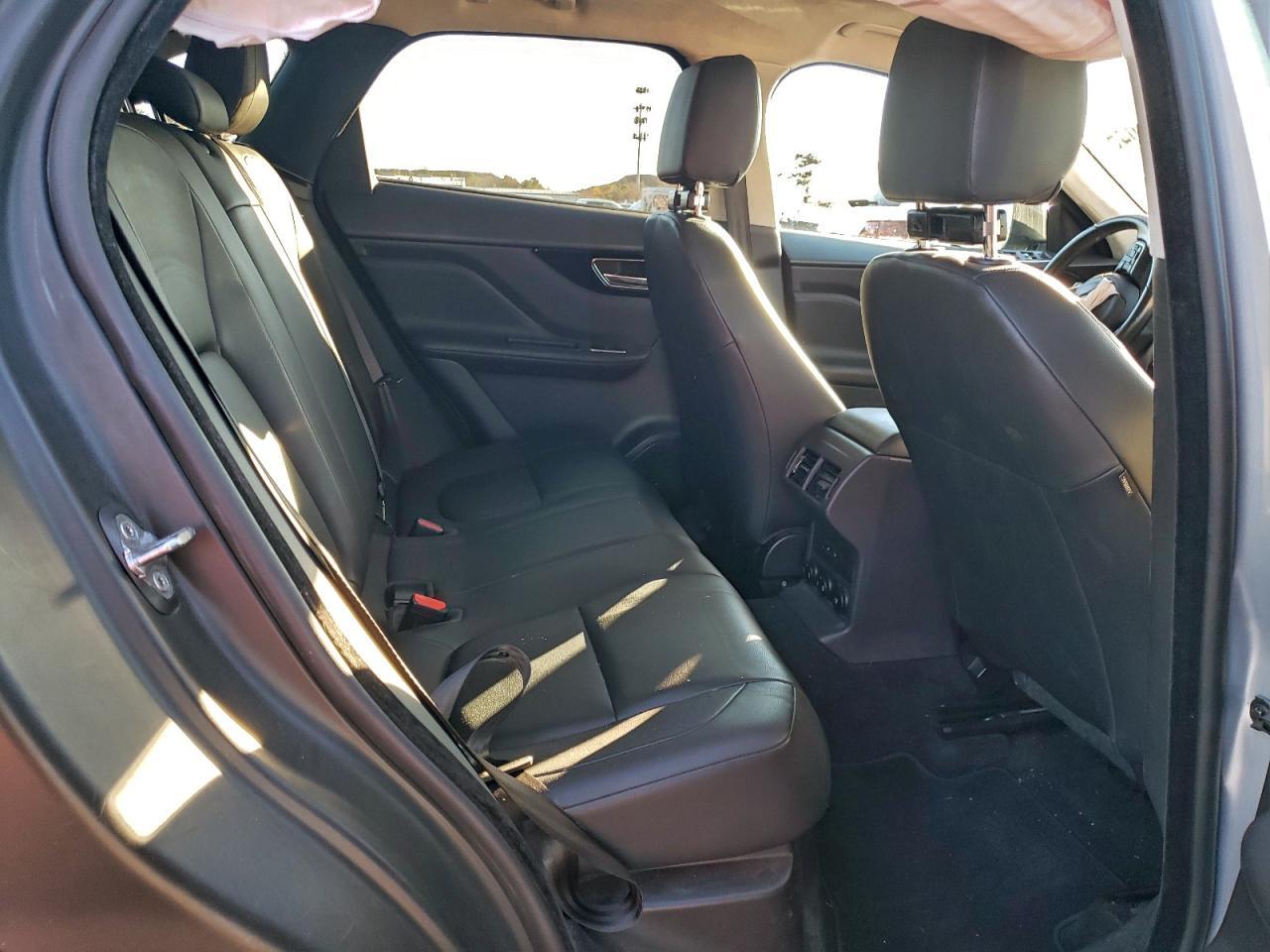 2019 JAGUAR F-Pace