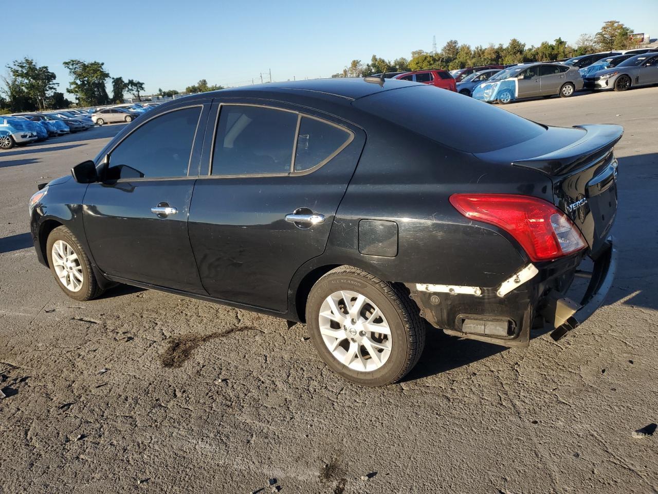 2017 NISSAN VERSA