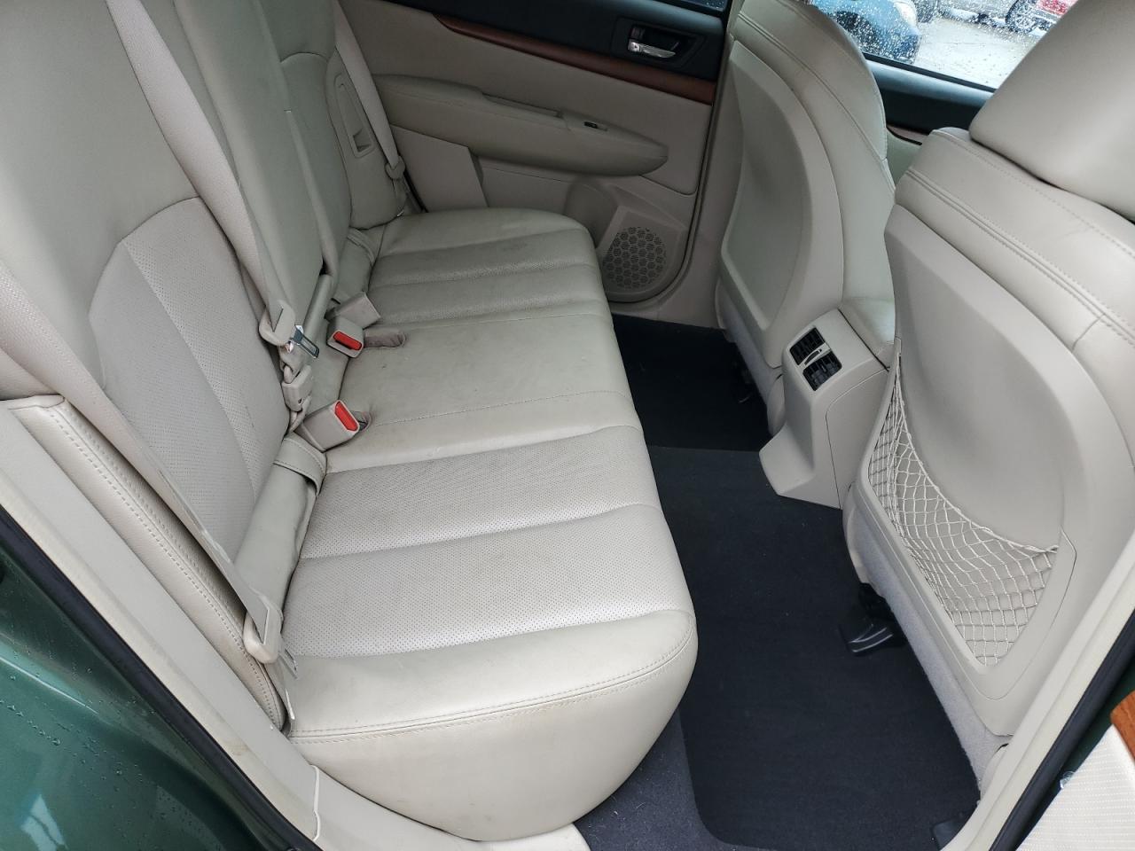 2013 SUBARU Outback