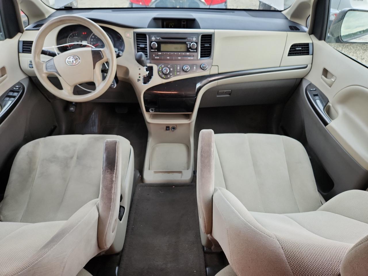 2013 TOYOTA SIENNA