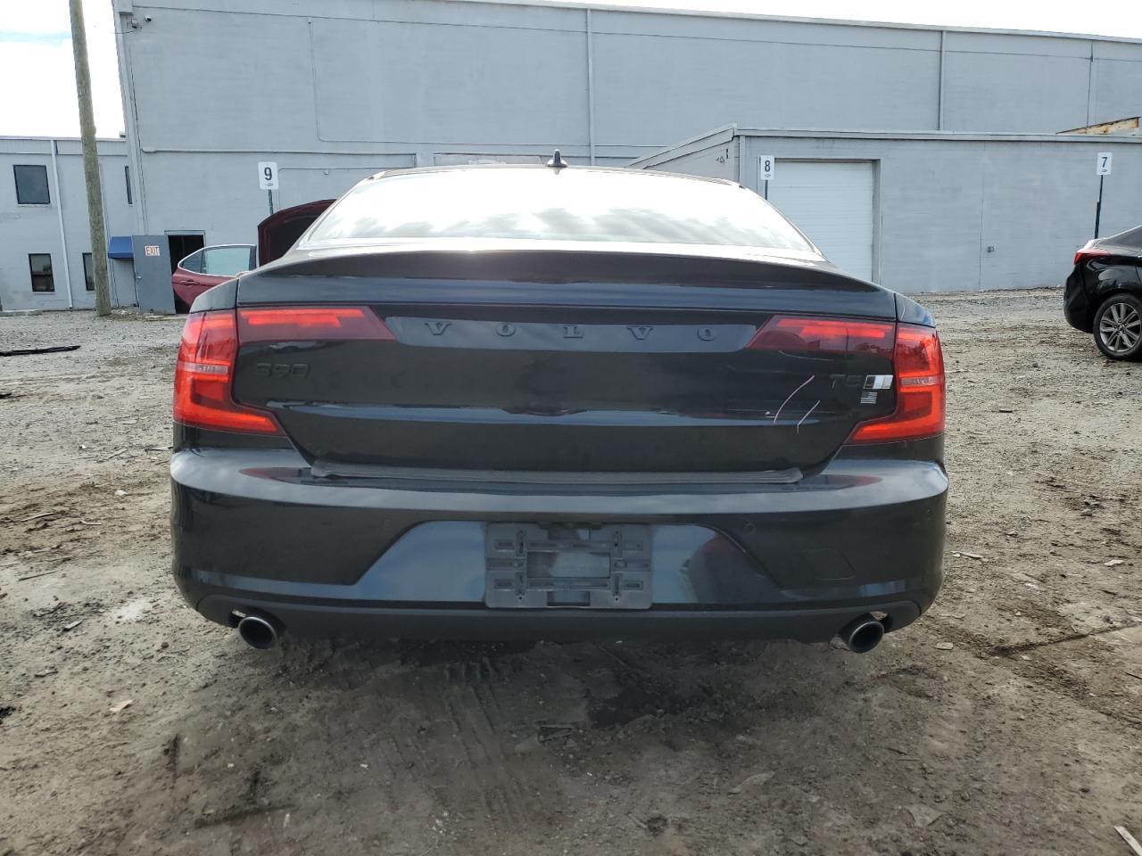 2018 VOLVO S90