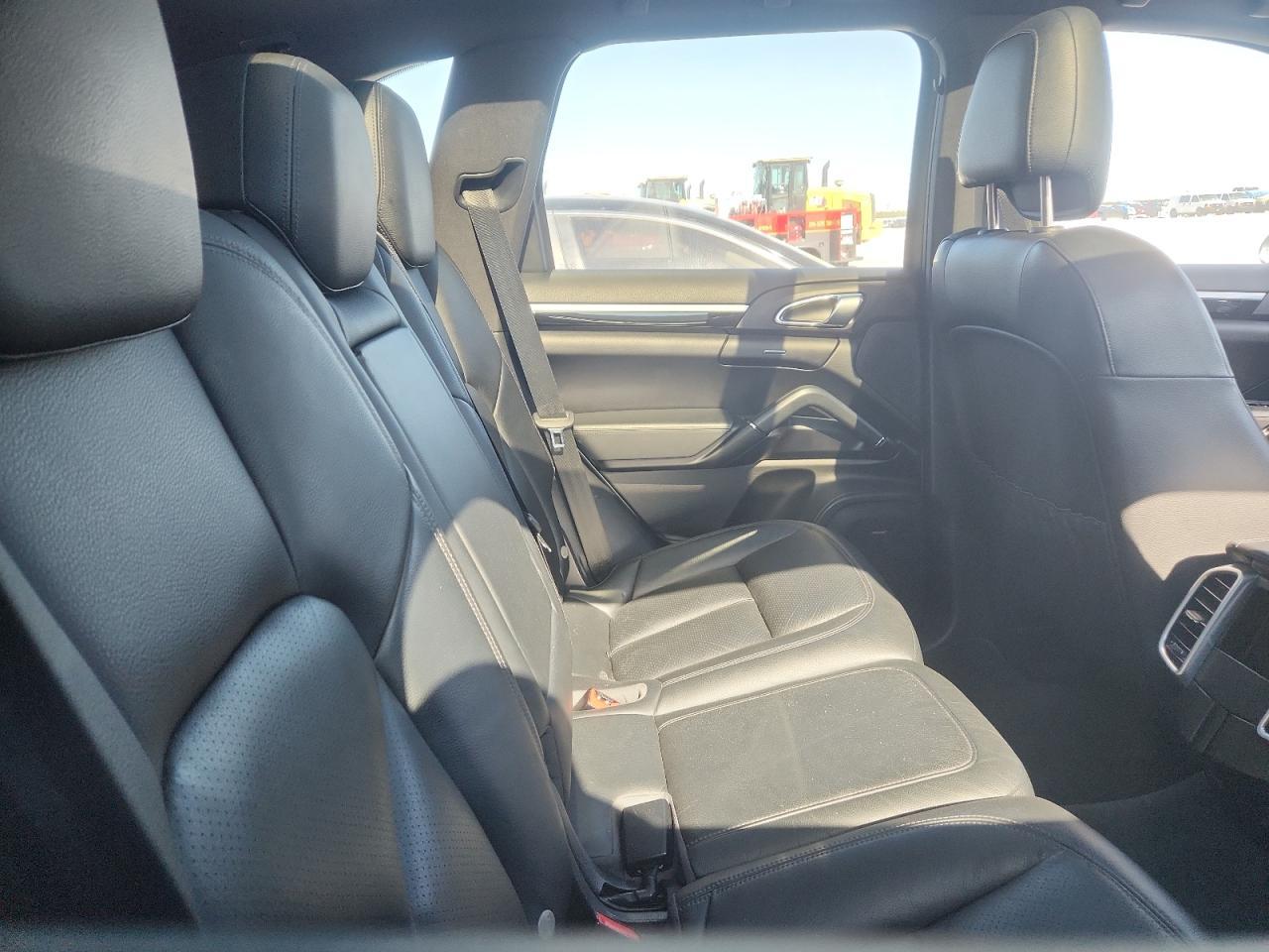 2018 PORSCHE CAYENNE