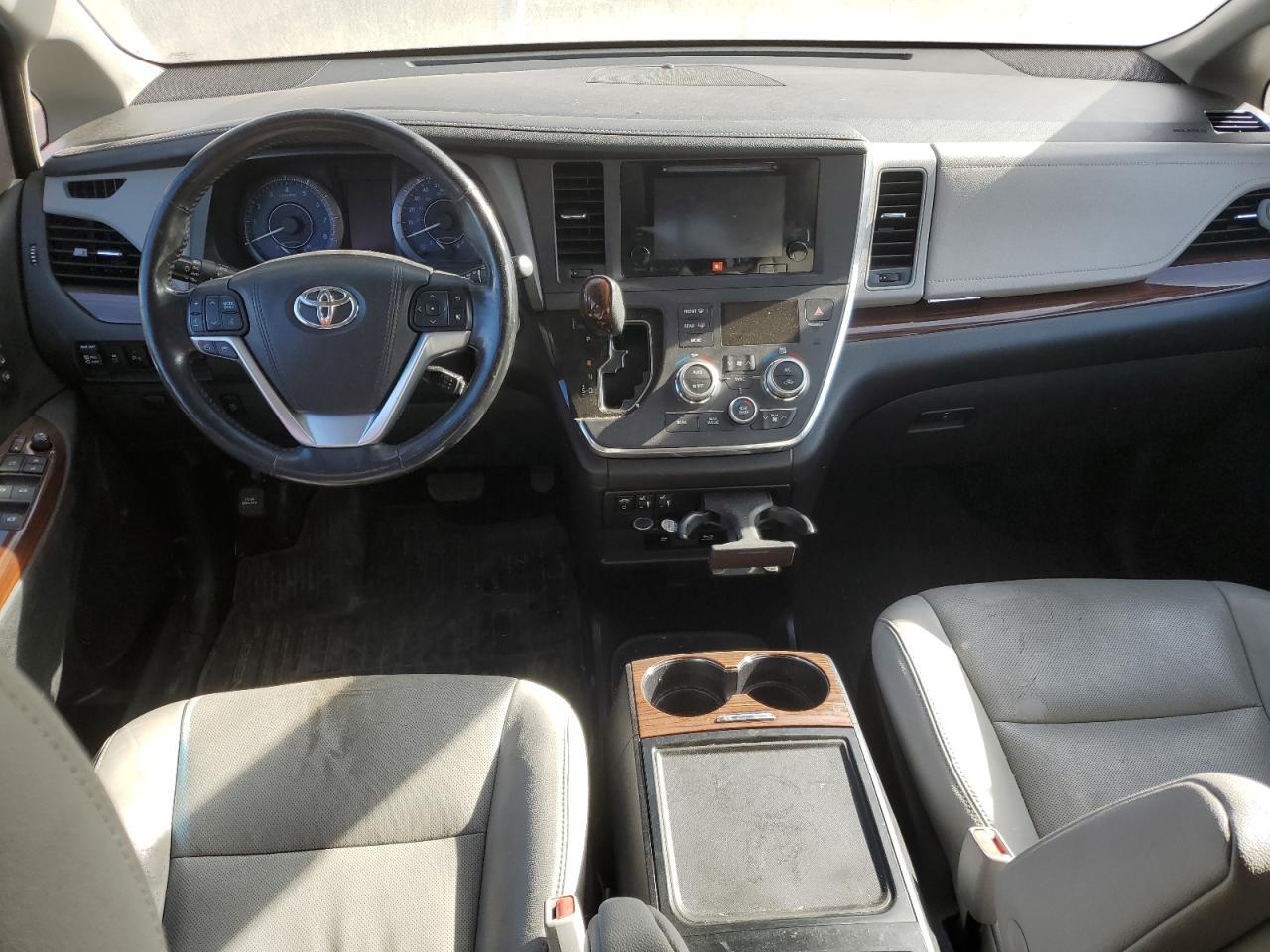 2017 TOYOTA SIENNA