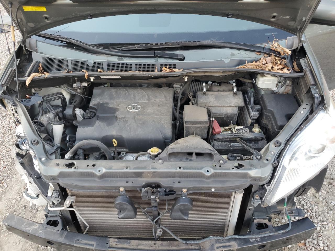 2013 TOYOTA SIENNA