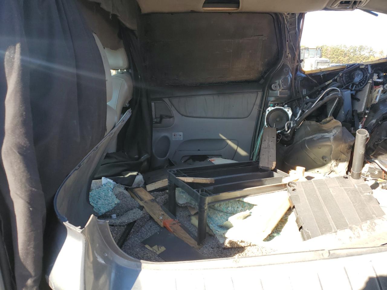 2010 TOYOTA SIENNA