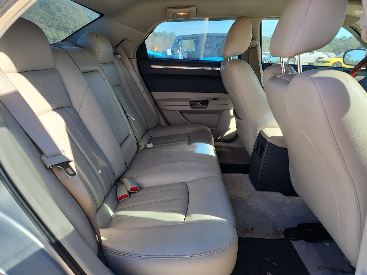2005 CHRYSLER 300