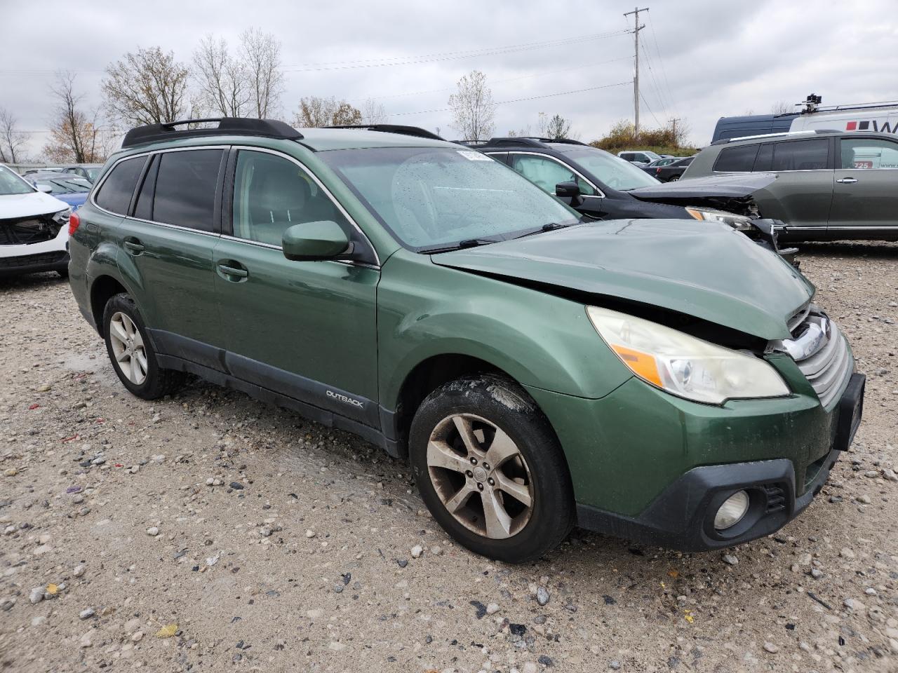 2013 SUBARU Outback