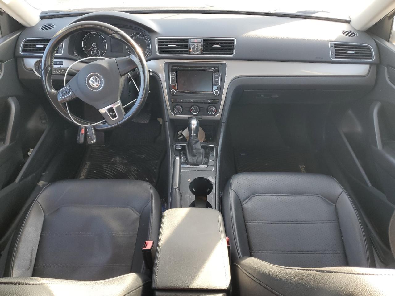 2015 VOLKSWAGEN Passat