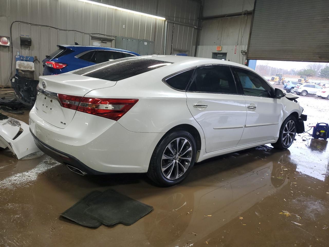 2017 TOYOTA Avalon