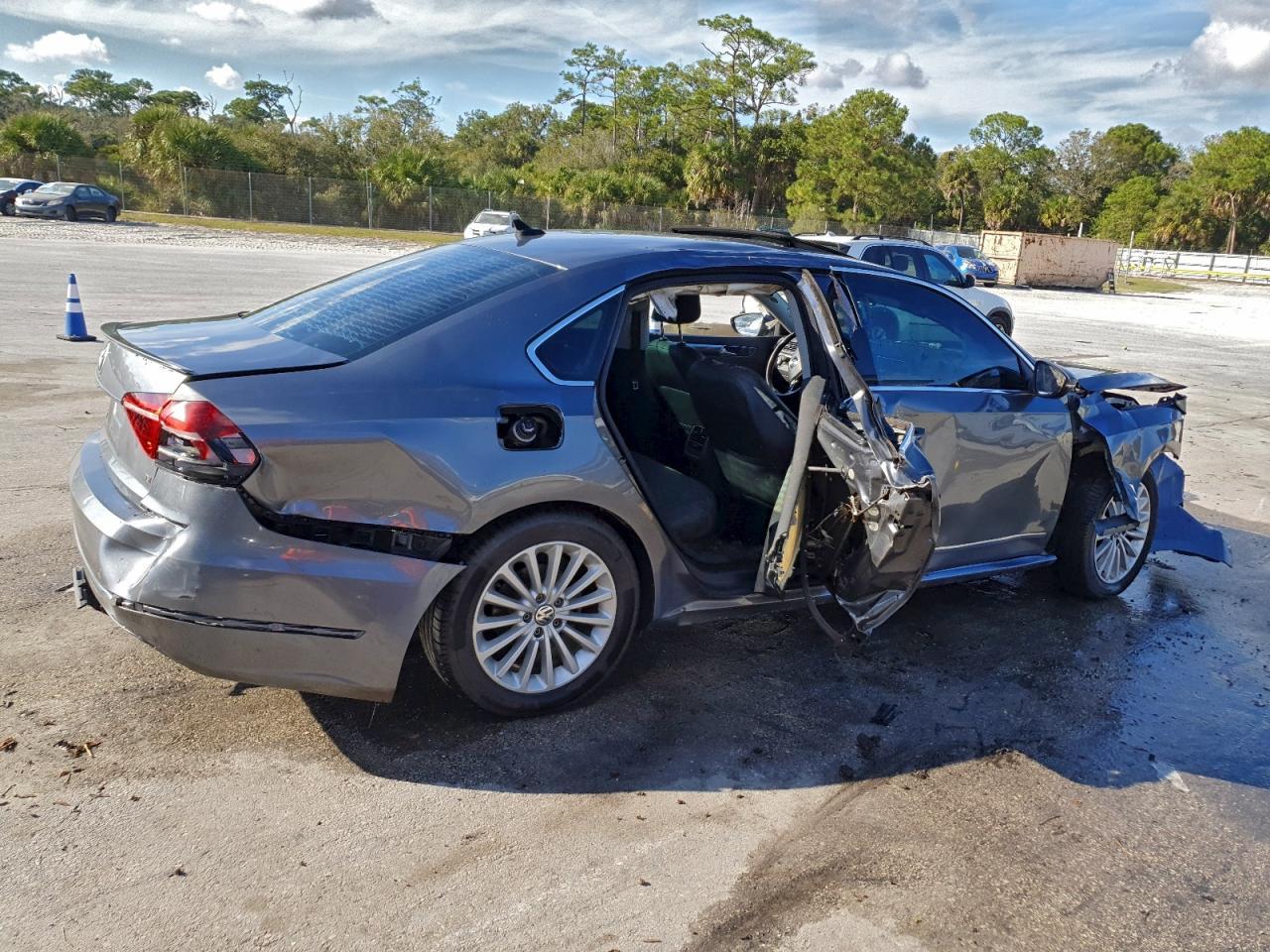 2017 VOLKSWAGEN Passat