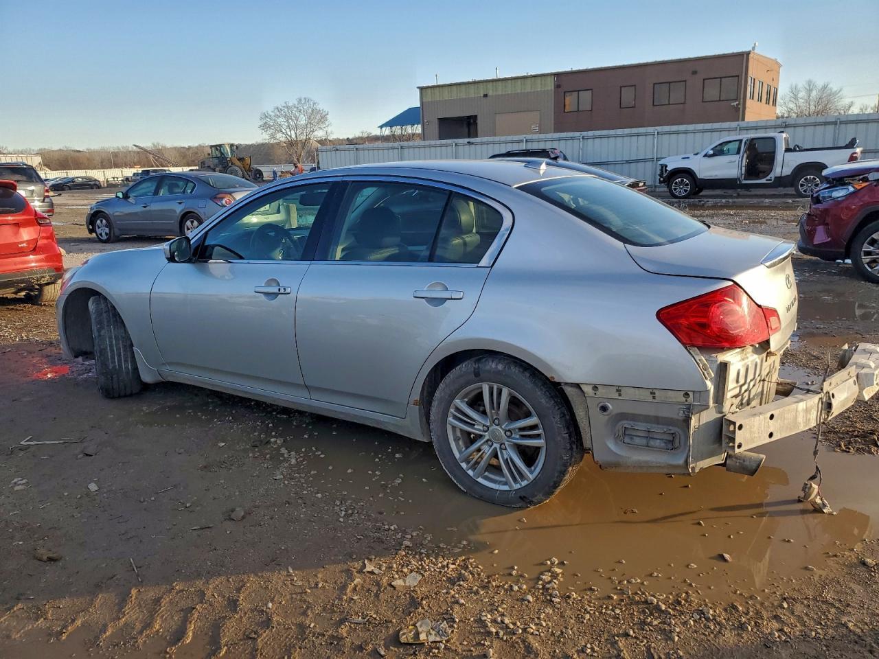 2011 INFINITI G25