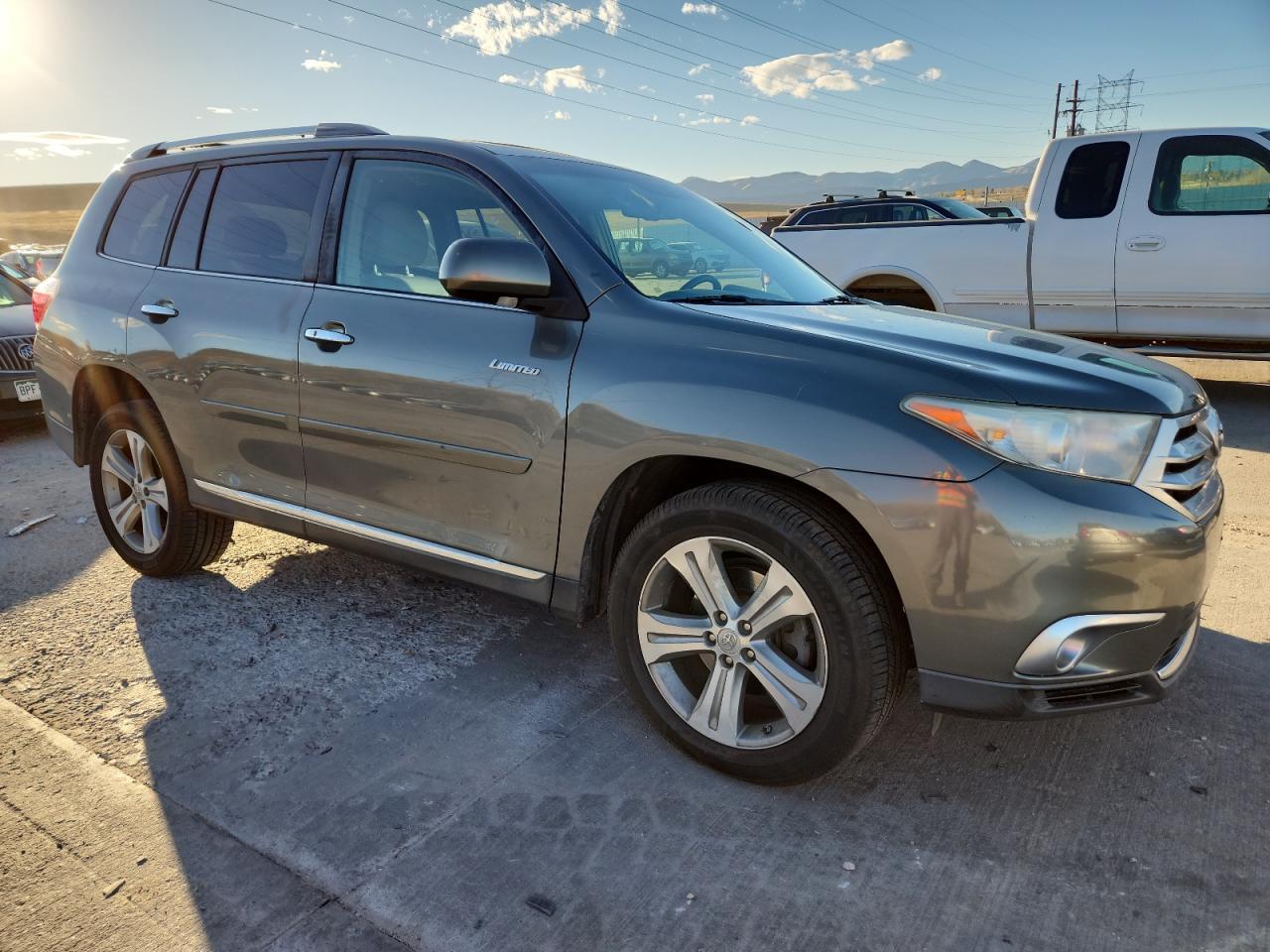 2011 TOYOTA HIGHLANDER