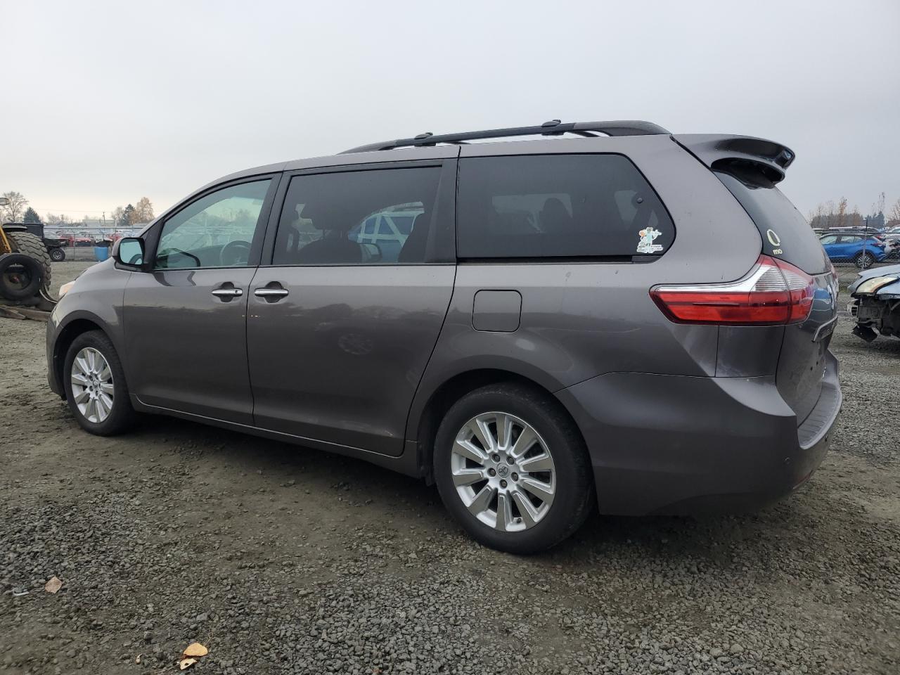2015 TOYOTA SIENNA