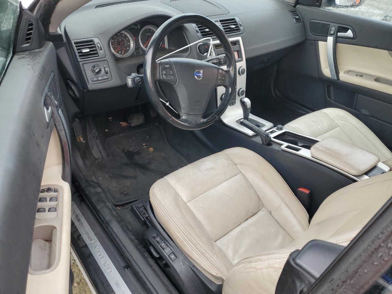 2011 VOLVO C70