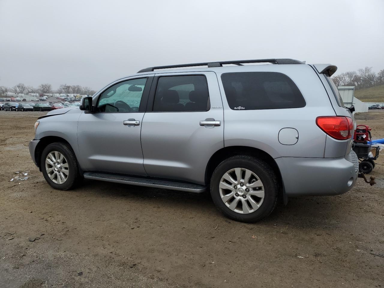 2013 TOYOTA Sequoia