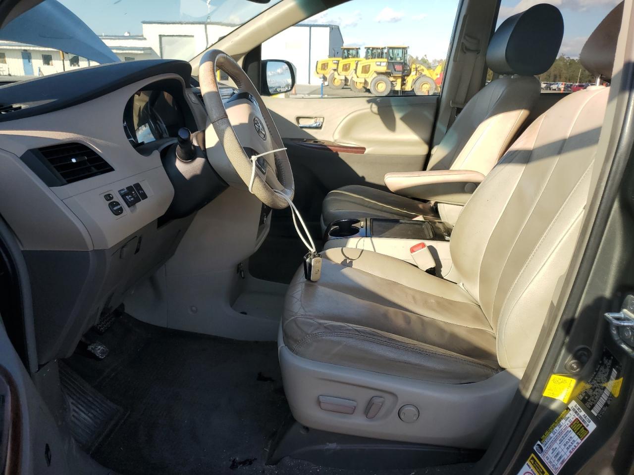 2012 TOYOTA SIENNA