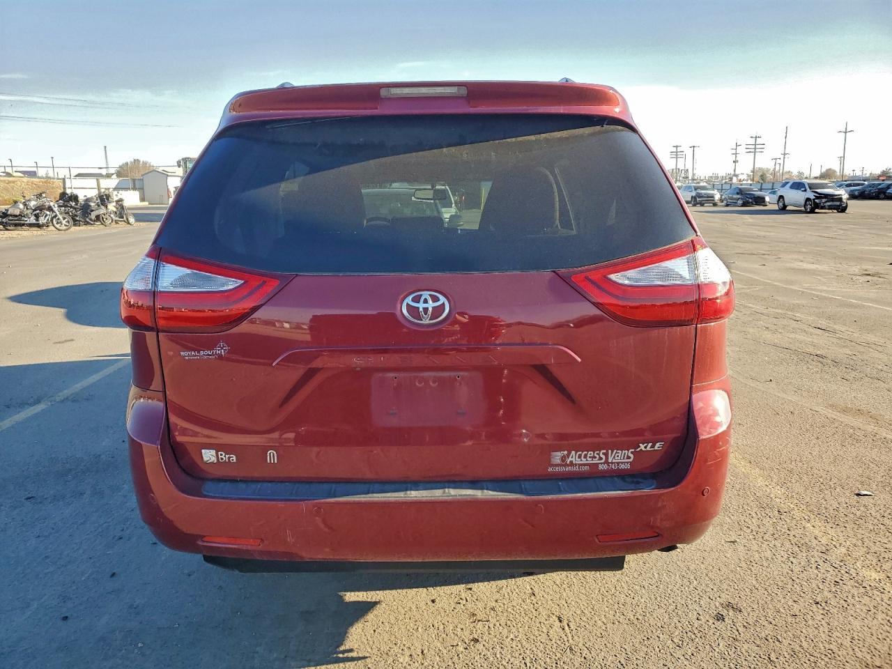 2015 TOYOTA SIENNA