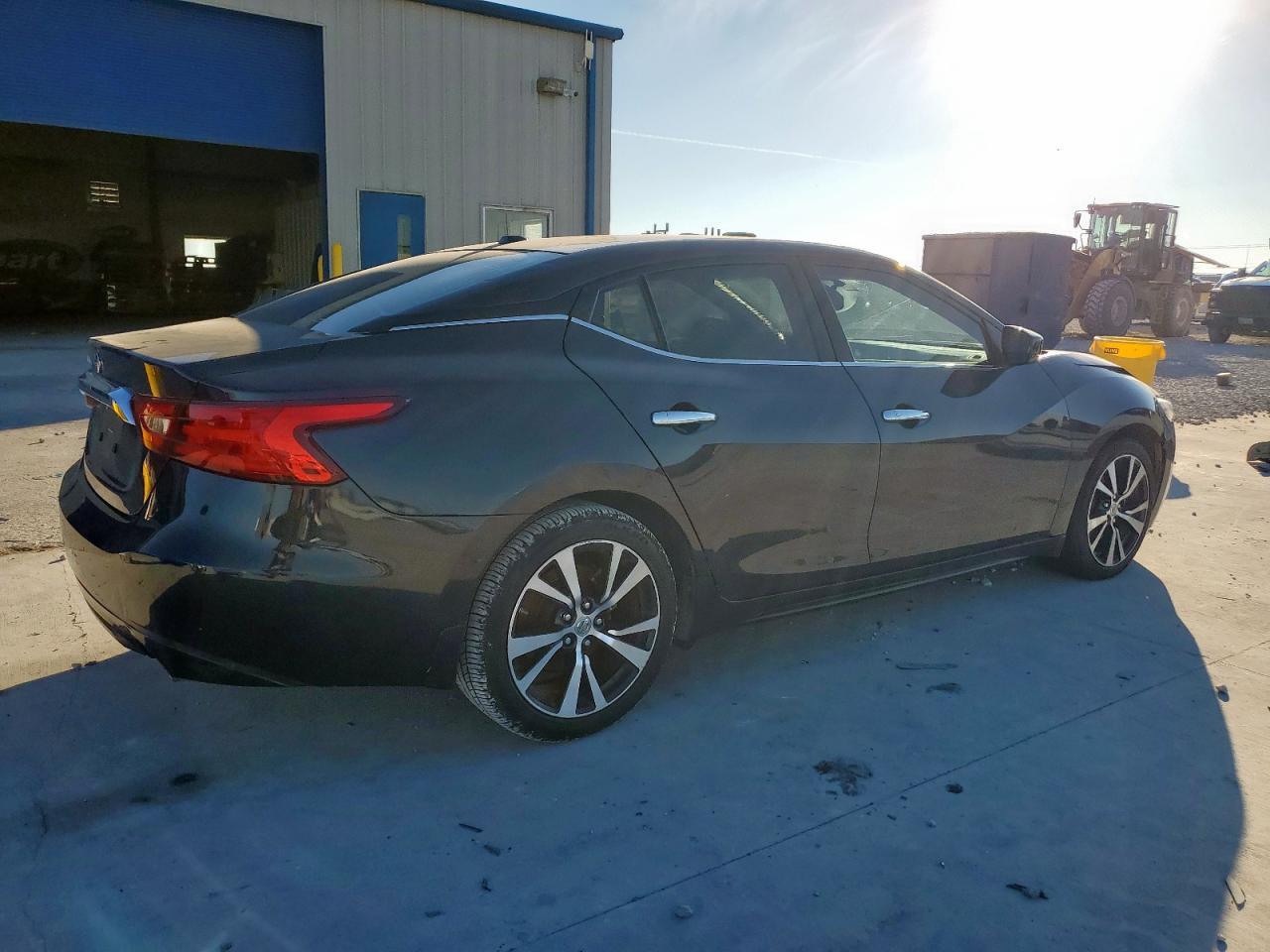 2016 NISSAN Maxima