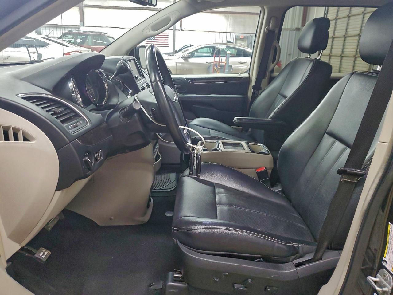 2012 CHRYSLER Town & Country